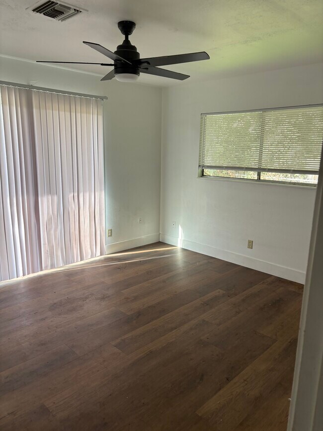 Photo - 801 N Akers St