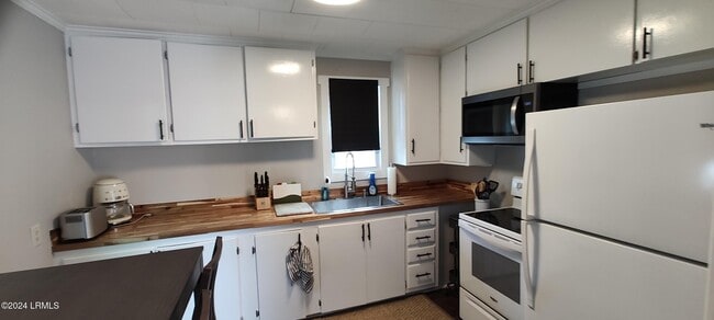 Photo - 607 Waight St