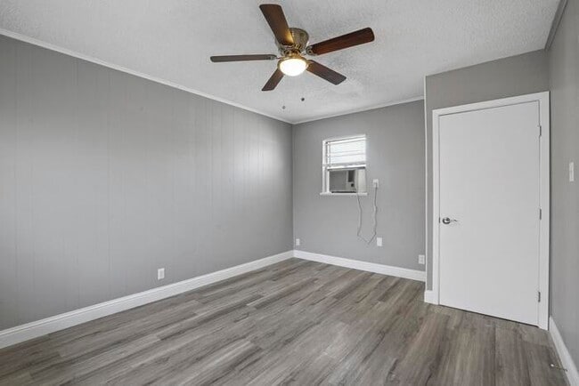 Photo - 62 Pershing Dr