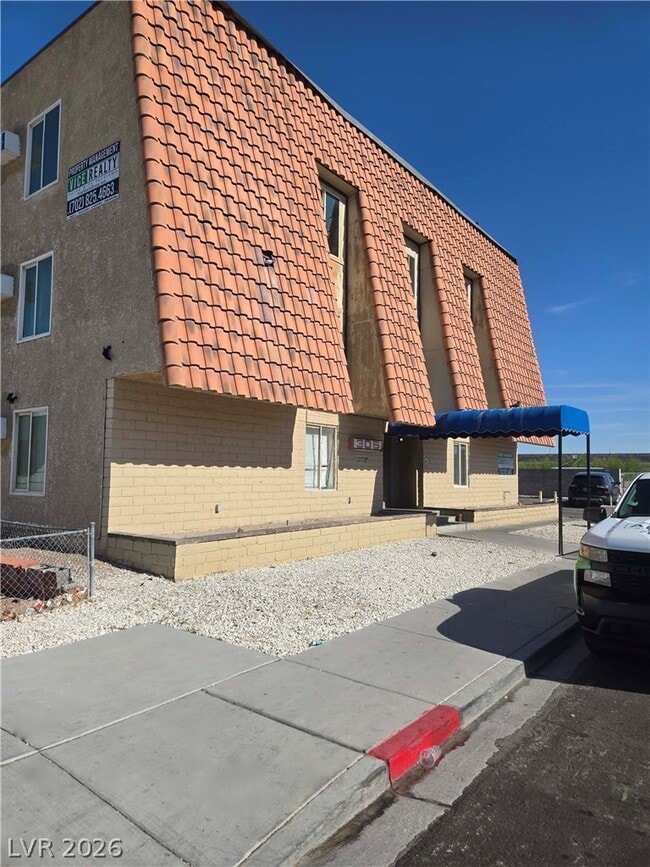 Building Photo - 305 N 10th St Unit 33
