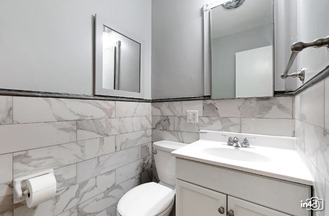 Photo - 2000 W Arthur Ave Unit 2NW