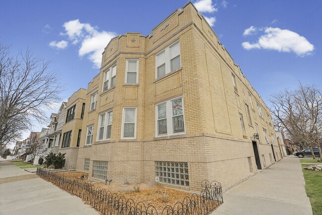 Photo - 2950 W Waveland Ave Unit 1
