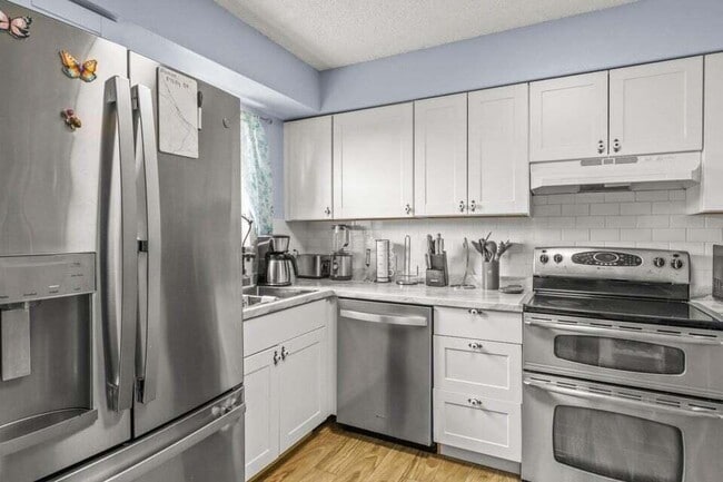Photo - 901 Riverside Dr