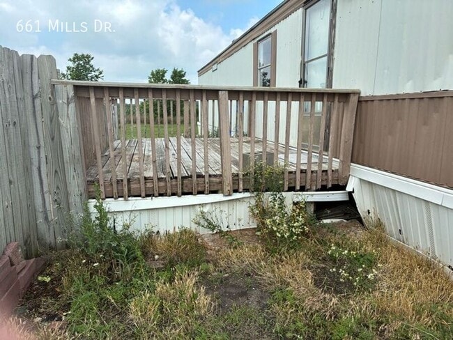 Photo - 661 W Mills Dr