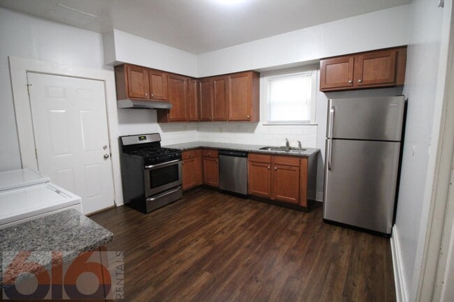 Photo - 243 Valley Ave NW