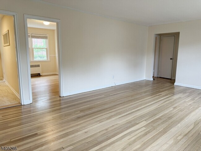 Photo - 390 Morris Ave Unidad 35