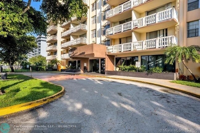 Building Photo - 15600 NW 7th Ave Unit 717-717 Rental