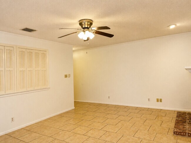 10955 Wurzbach Rd