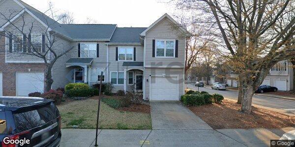 Building Photo - 484 Fraser St SE