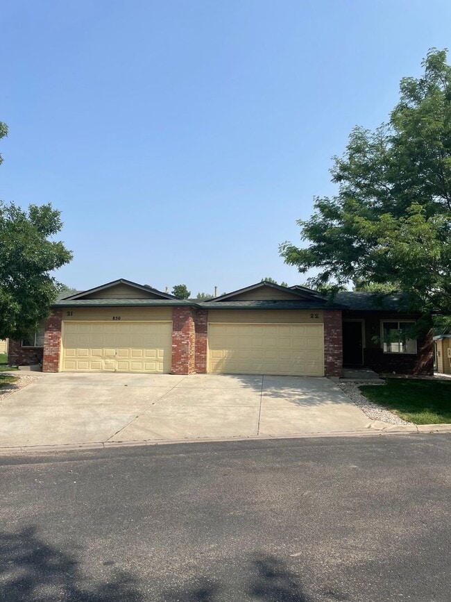 Building Photo - STUDENTS WELCOME! 3 Bed, 2 Bath Duplex in West Fort Collins close to Foothills