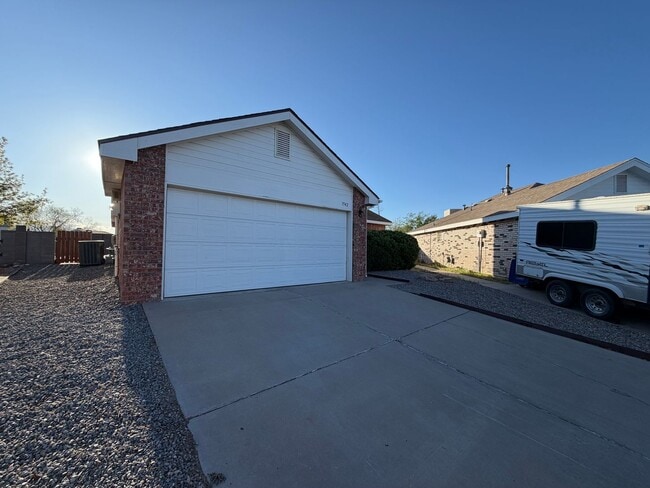 Photo - 3 Bedroom Single Story Home Available Near Unser Blvd NW & Ladera Dr NW!