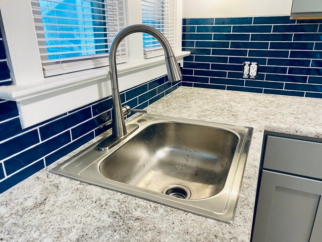 Photo - 944 Elizabeth St