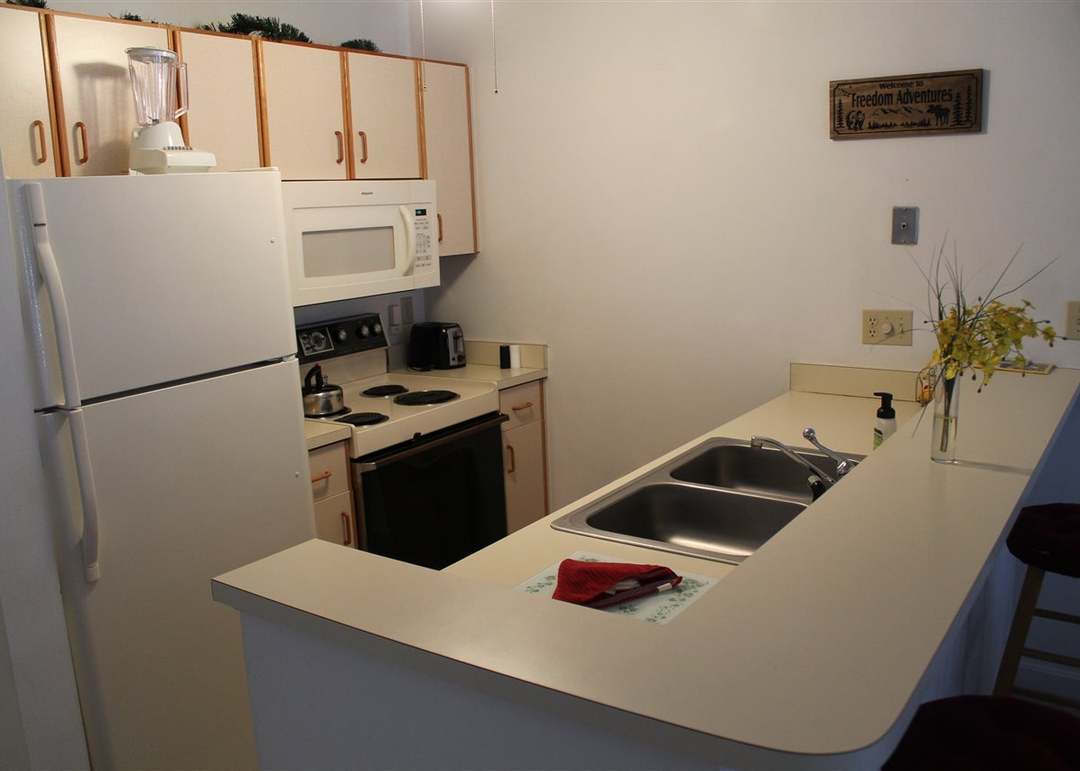 kitchen - 10 Lakeside W Dr Unit #44