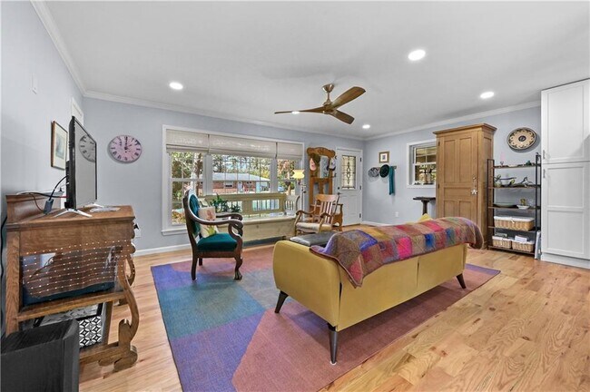 Photo - 2412 Elmwood Cir SE