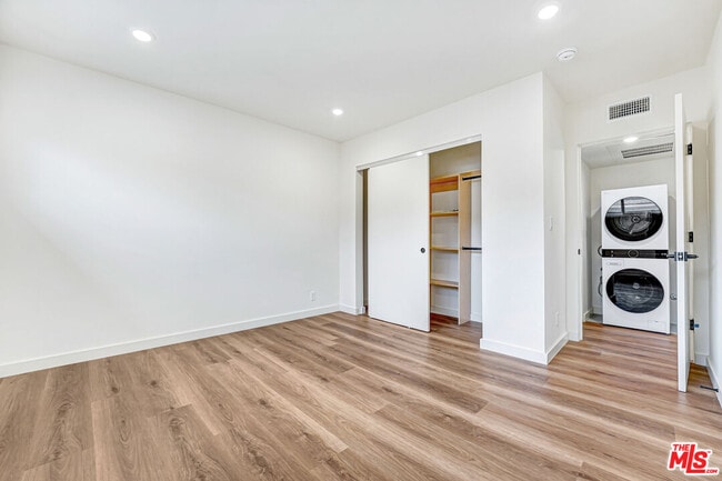 16185 Sunset Blvd Unidad 3