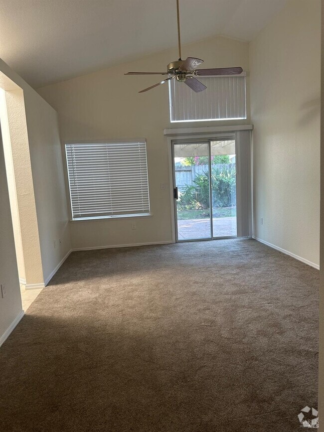 Building Photo - 767 Raven Dr Rental