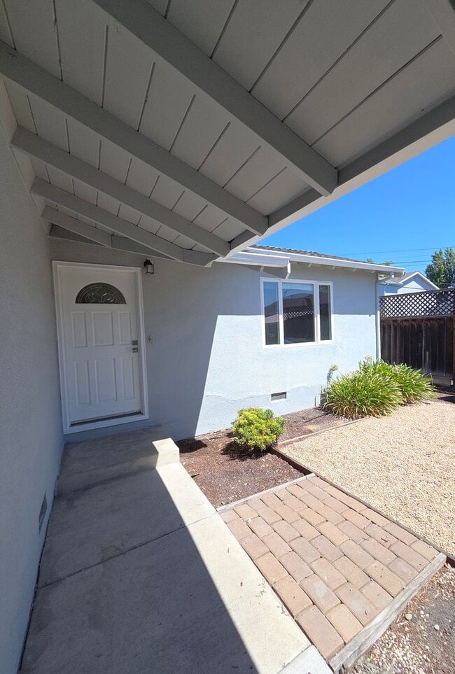 Photo - 2965 Millar Ave