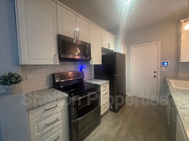 Building Photo - 625 N Hamilton St Rental