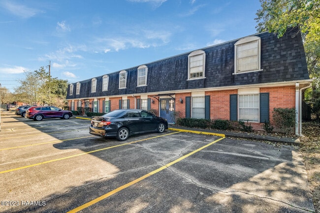 Photo - 211 Versailles Blvd Unit 10