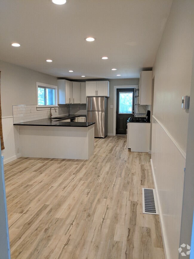 Building Photo - 310 Maple St. Rental