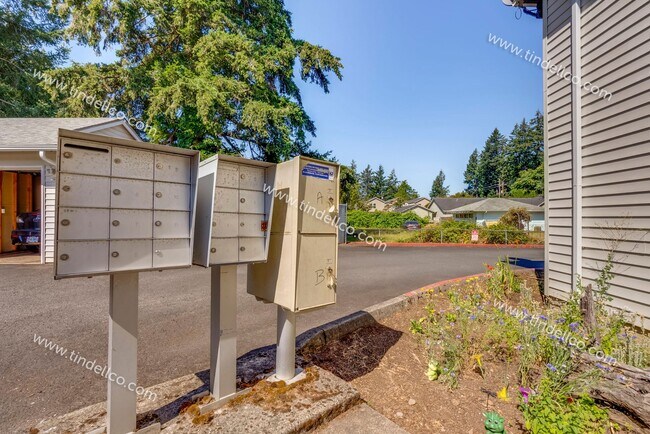 Photo - Spacious Pet-Friendly Top-Floor Unit w/ Parking Included! Unit SAX 38-4