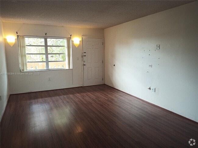 Building Photo - 20311 NE 2nd Ave Unit 23 Rental