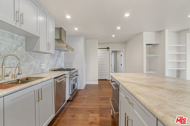 1230 Horn Ave Unit 605
