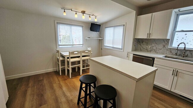 Photo - 2704 N New England Ave