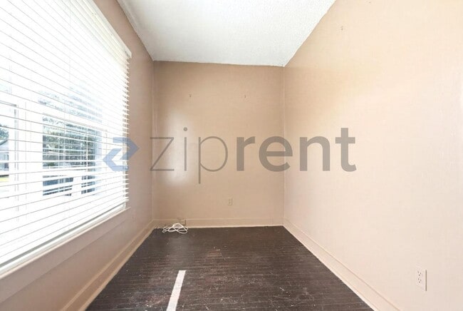 Photo - Unit