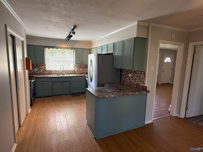Photo - 300 McAlpine Dr SE