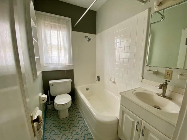 Photo - 1513 Enfield Rd