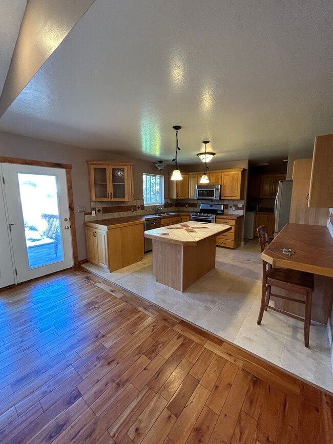Photo - 5 Bedroom 3 Bathroom House in Heber, Utah