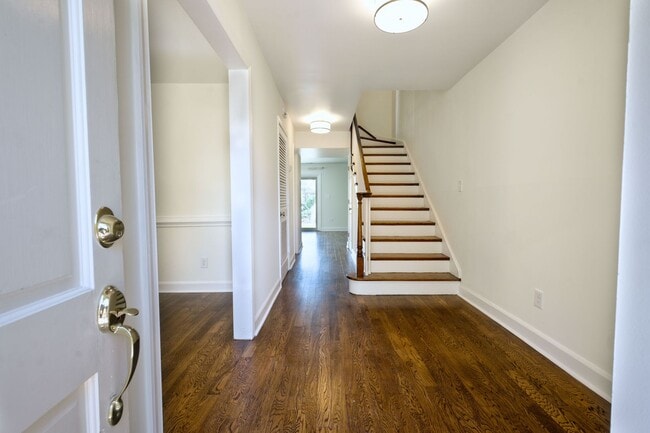 Photo - 420 Linkhorn Dr