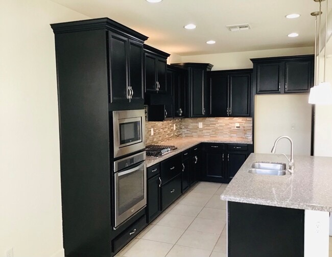 Building Photo - 7031 W Knox Rd