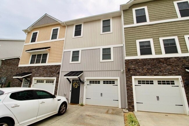 Building Photo - 1412 Palomino Trl Rental