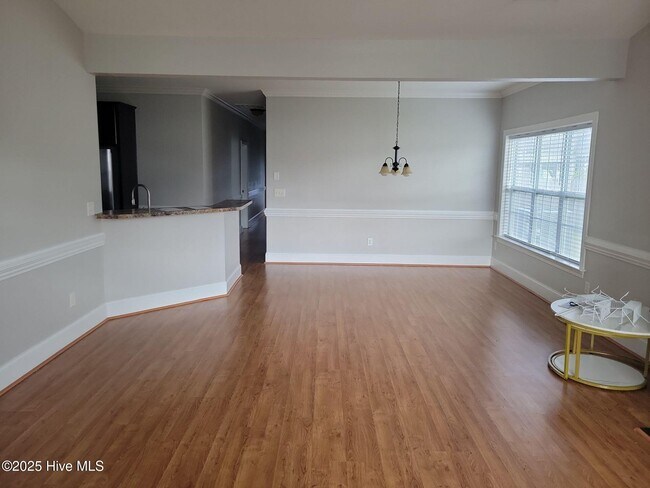 Photo - 2321 Dovedale Dr