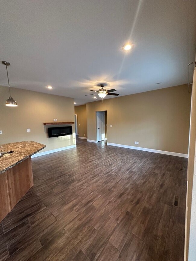 COMING SOON! 2 Bedroom, 2 Bathroom Duplex House House Rental in