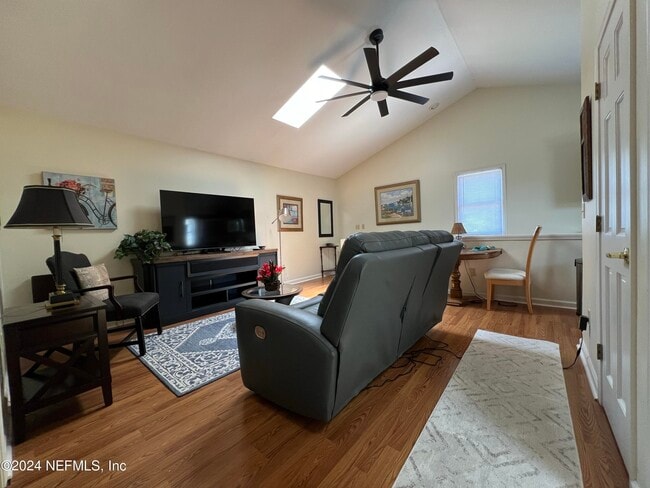 Photo - 3022 Riverside Ave Unidad CARRIAGE HOUSE