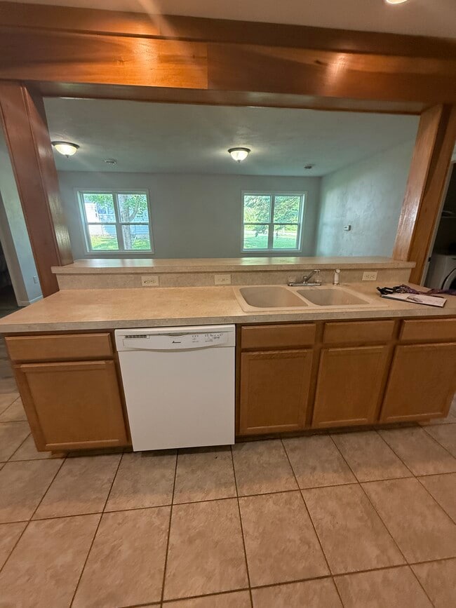 Photo - 527 W Harper St