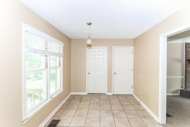 Photo - 102 Country Pl