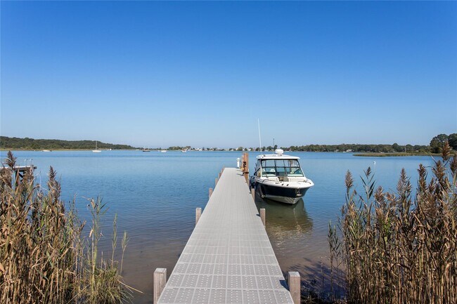 Photo - 203 Noyack Rd