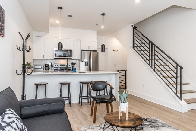 Photo - 2435 Master St