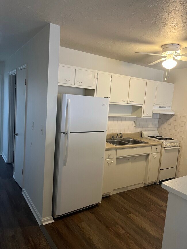 Photo - Yvonne Apartments