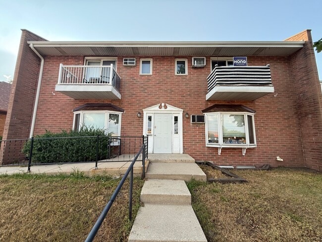 Building Photo - 11038 W National Ave Unit 6