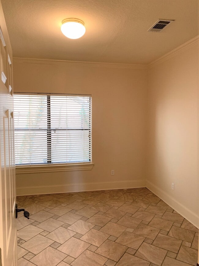 Photo - 2210 Bellefontaine