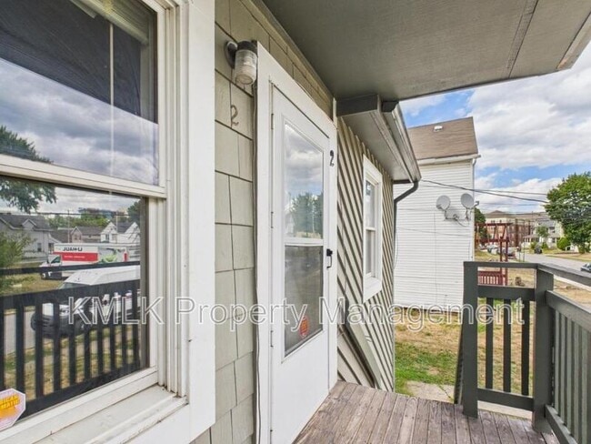 Photo - 456 Allyn St