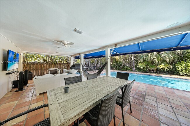 526 Satinwood Dr