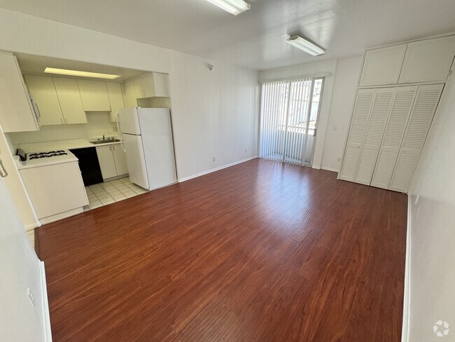 Building Photo - 2525 S Sepulveda Blvd Rental