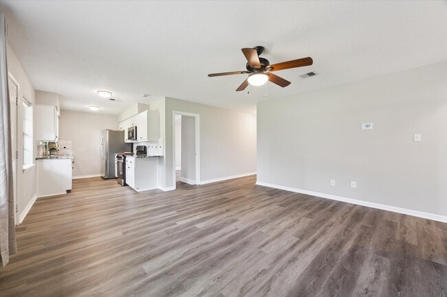 Photo - 108 Annette Ln