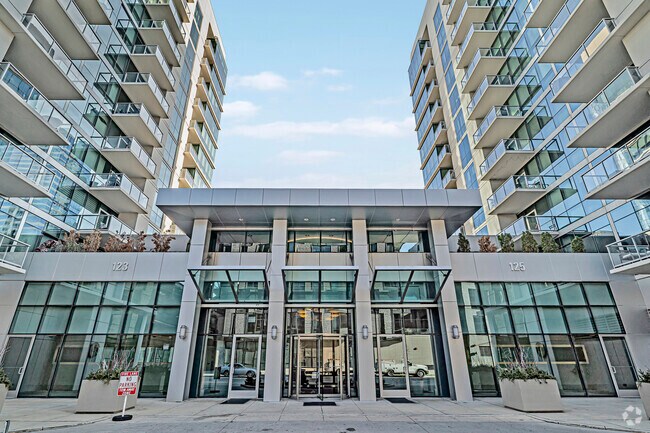 Building Photo - 125 S Green St Unit 202A Rental